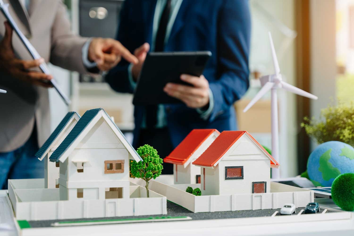 gente asesorando para venta de casas 